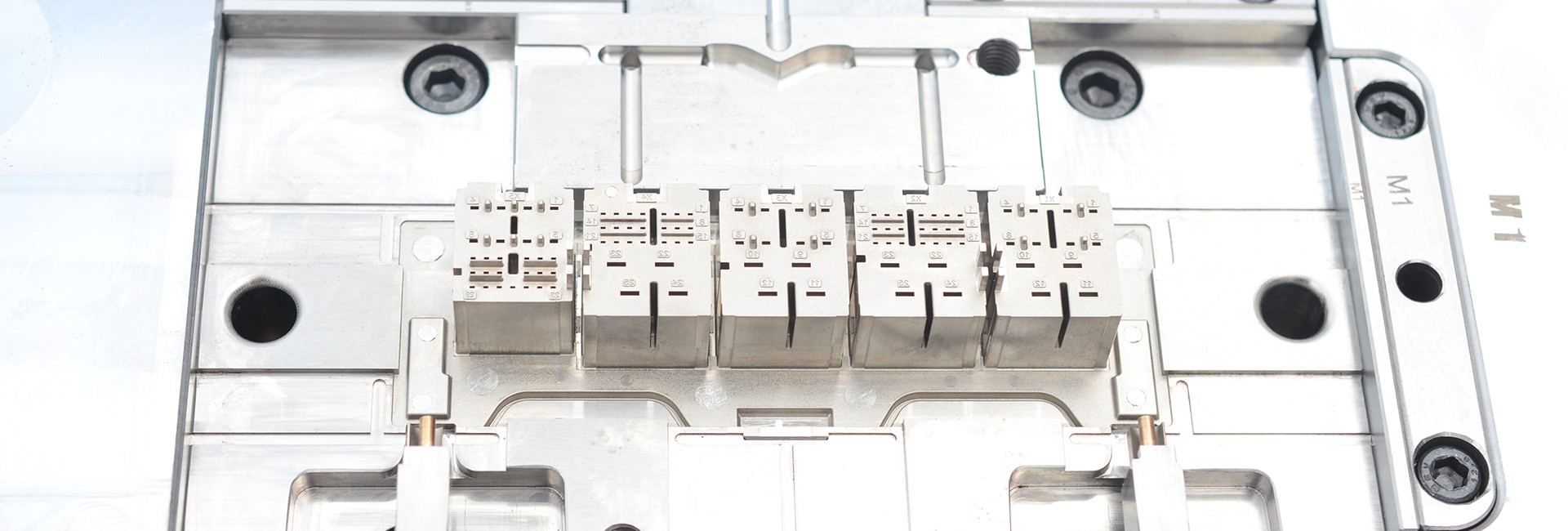 Fuse and Relay Box Housing2